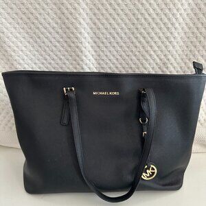 MICHAEL KORS Jet Set Medium Saffiano Leather Top-Zip Tote Bag